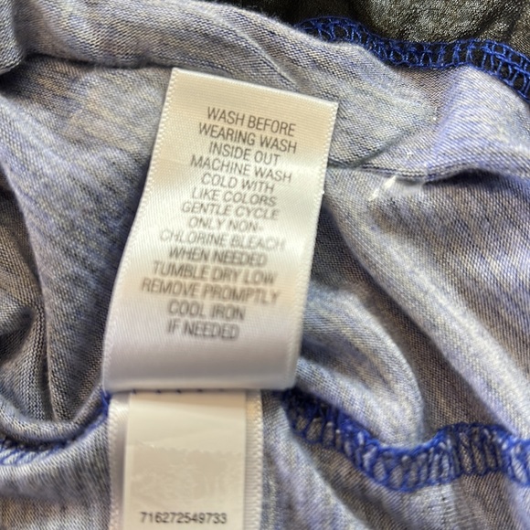 Simply Vera,Vera Wang blouse velvet low neckline dark blue and black,size Large - Picture 6 of 6